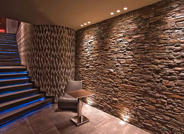 doğal taş gözüken duvar