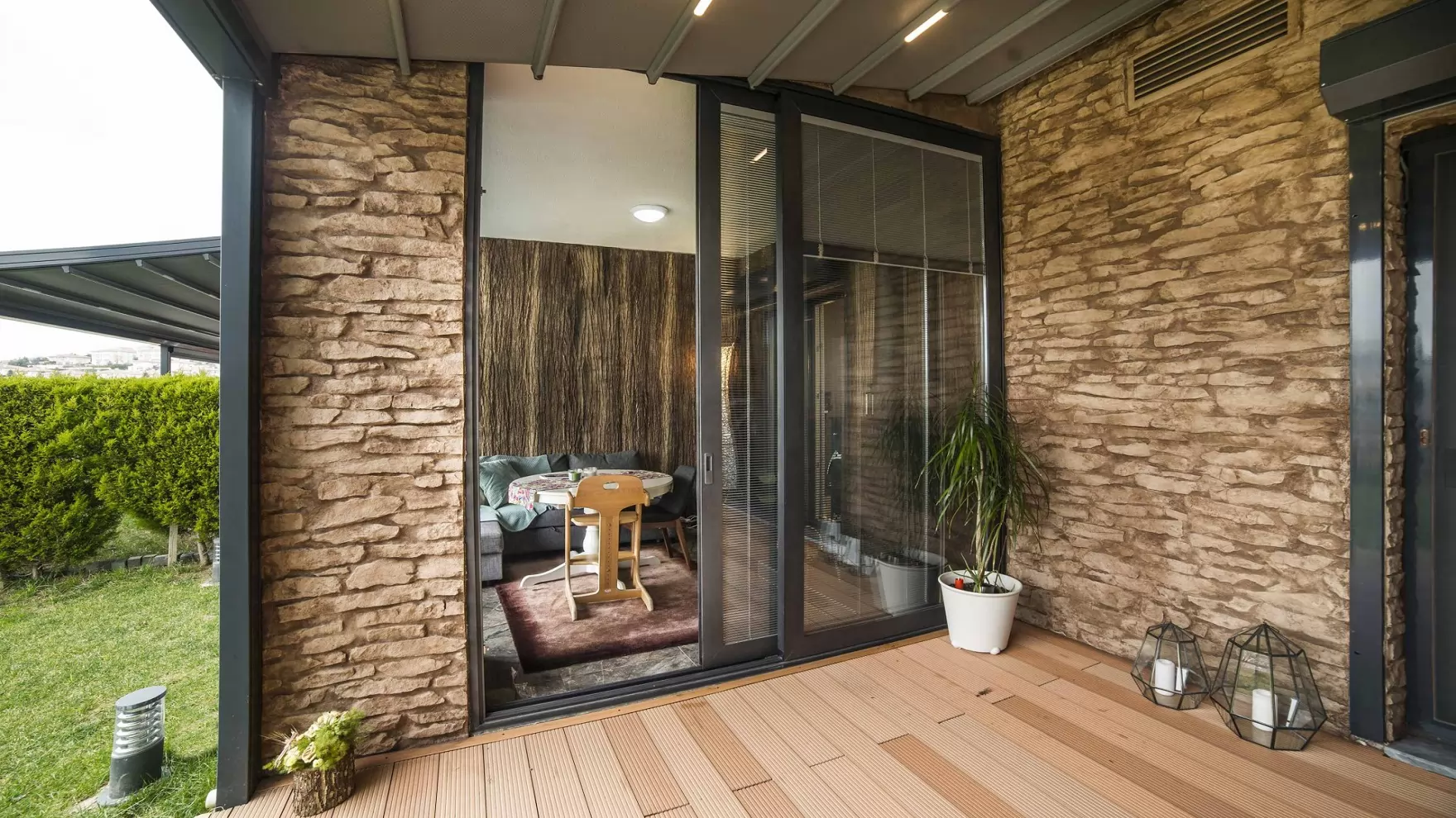 taş duvar dekorasyonu